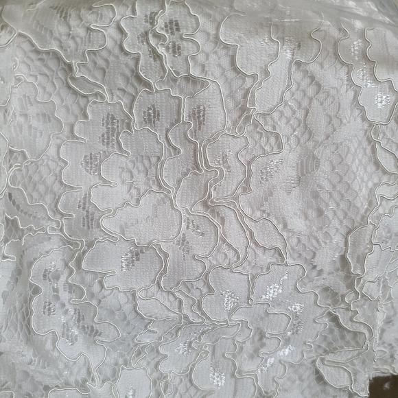 Le Chateau White Gown - Picture 6 of 8